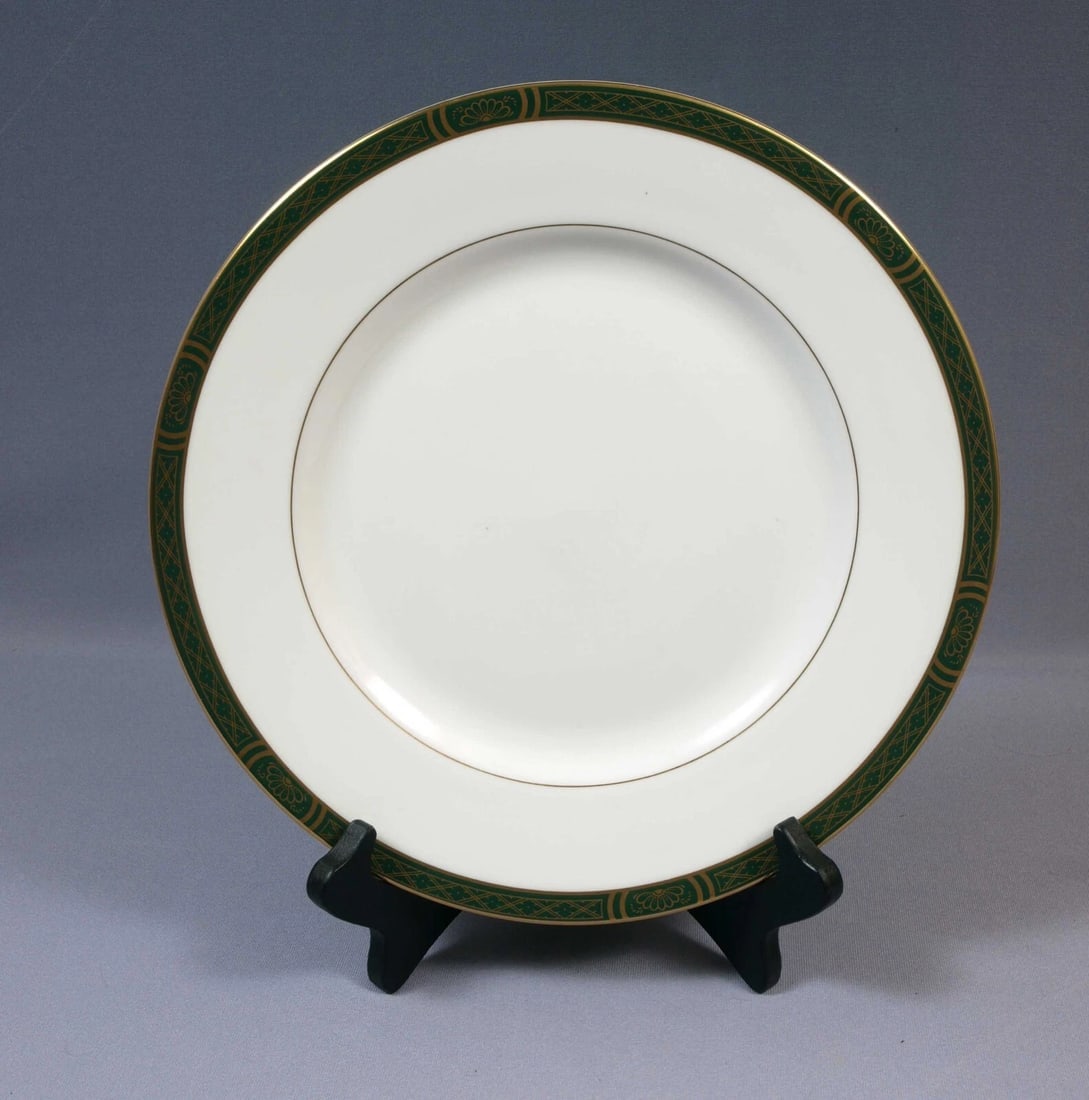 Royal Worcester MOUNTBATTEN Green Gold DINER Plate England (1 of 5)