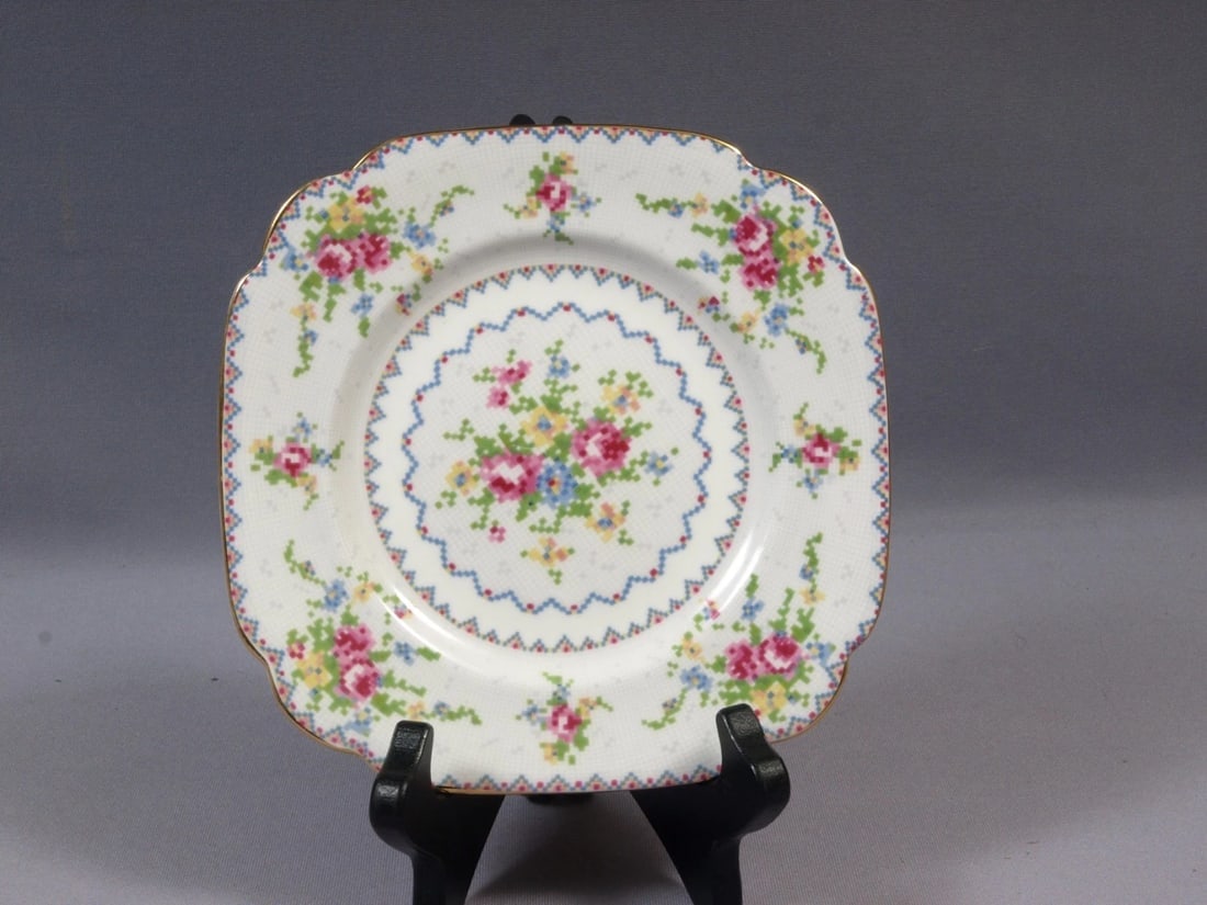 Royal Albert Petit Point Salad Luncheon Plate 7 1/2" England Vintage (1 of 4)