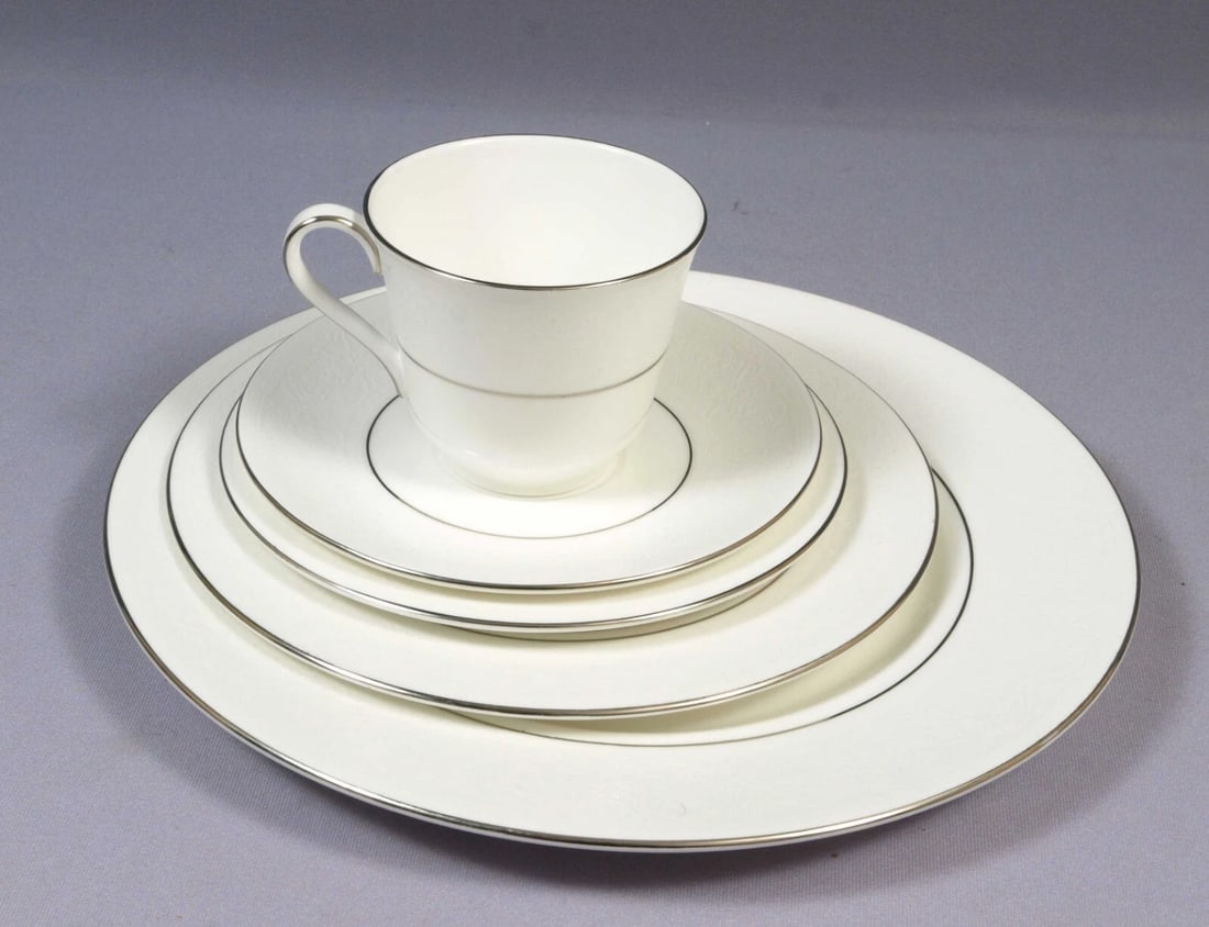 Royal Doulton Lace Point Place Setting Dinner Salad Plate cup Silver H5000 (1 of 5)