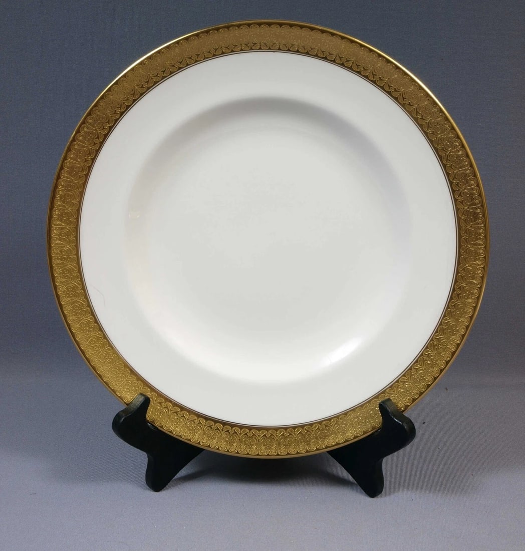 ROYAL CROWN DERBY St. George DINNER Plate 1971 Gold Encrusted England A1273 (1 of 4)