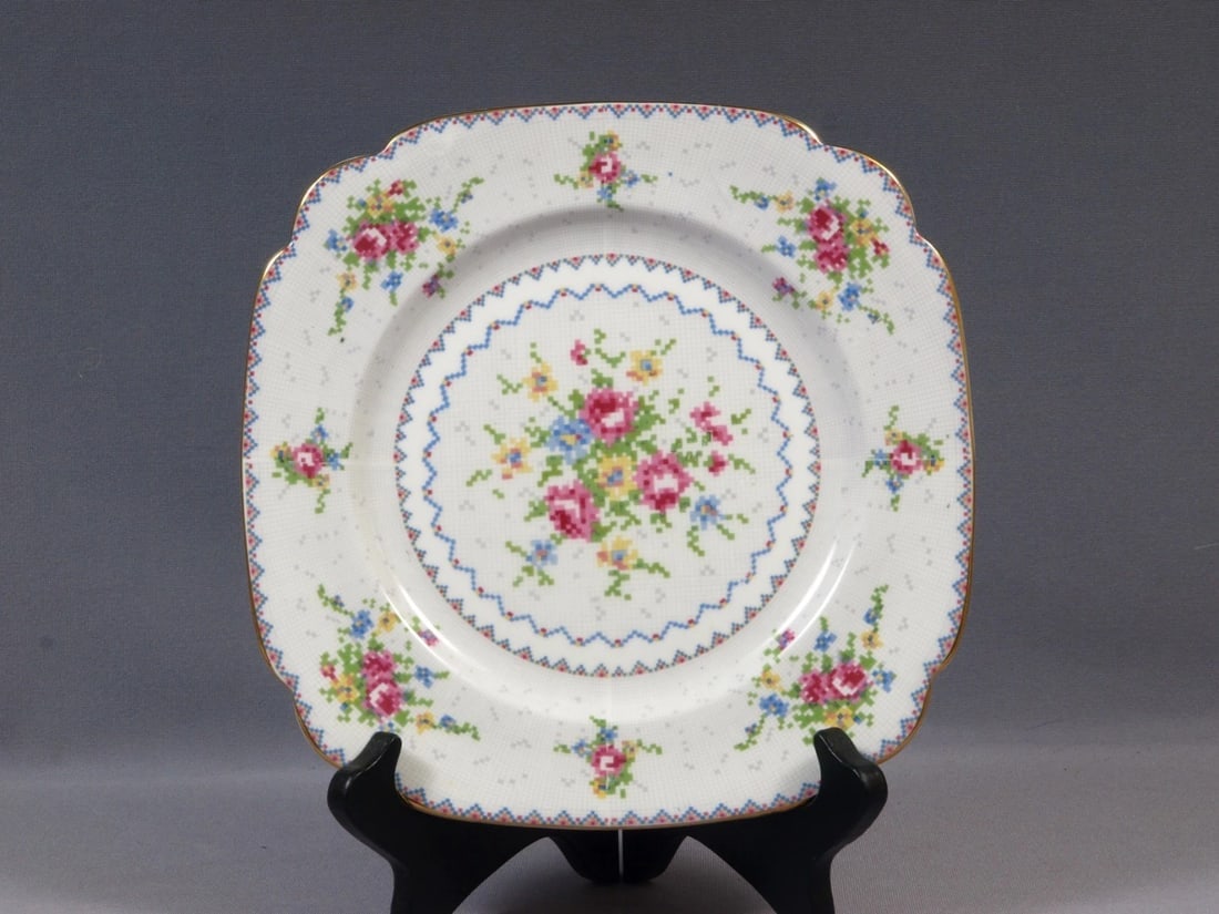 Royal Albert Petit Point Luncheon Plate 8 5/8" England Vintage (1 of 4)