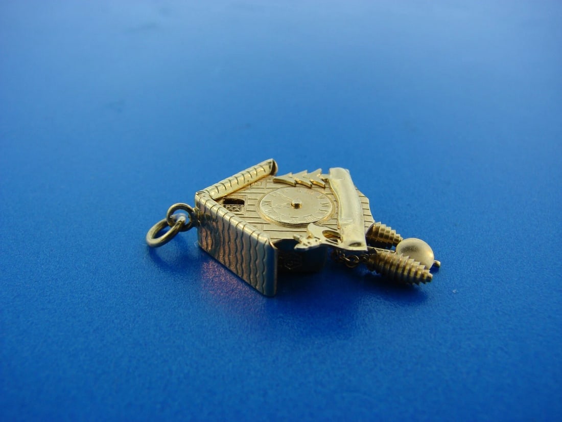 CUTE 18k Yellow Gold Mechanical Clock Charm - 3