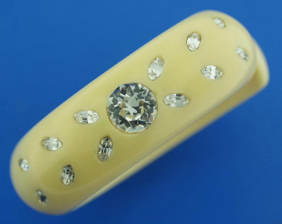 EXTRAVAGANT! COSTUME BAKELITE CUFF BANGLE BRACELET WITH GLASS INSERTS C. 1950 - 12