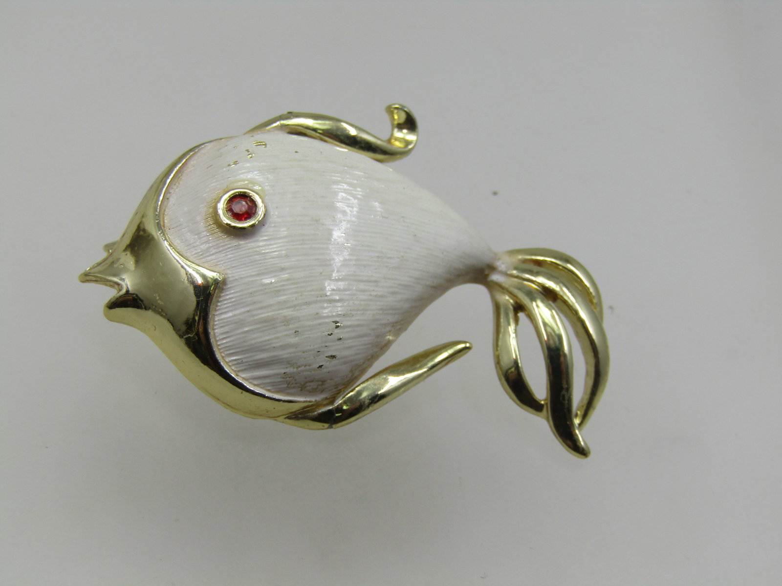 Vintage White Enameled Fish Brooch, Rhinestone Eye 1960's-1970's - 3