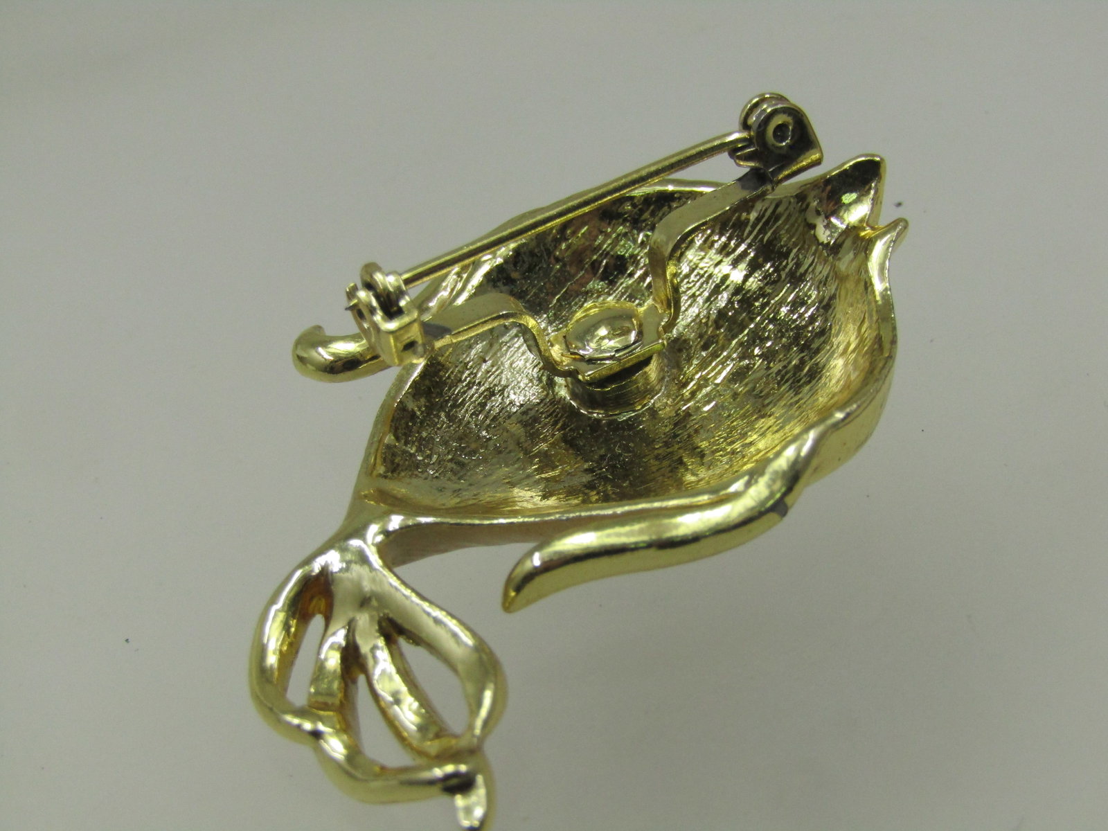 Vintage White Enameled Fish Brooch, Rhinestone Eye 1960's-1970's - 4