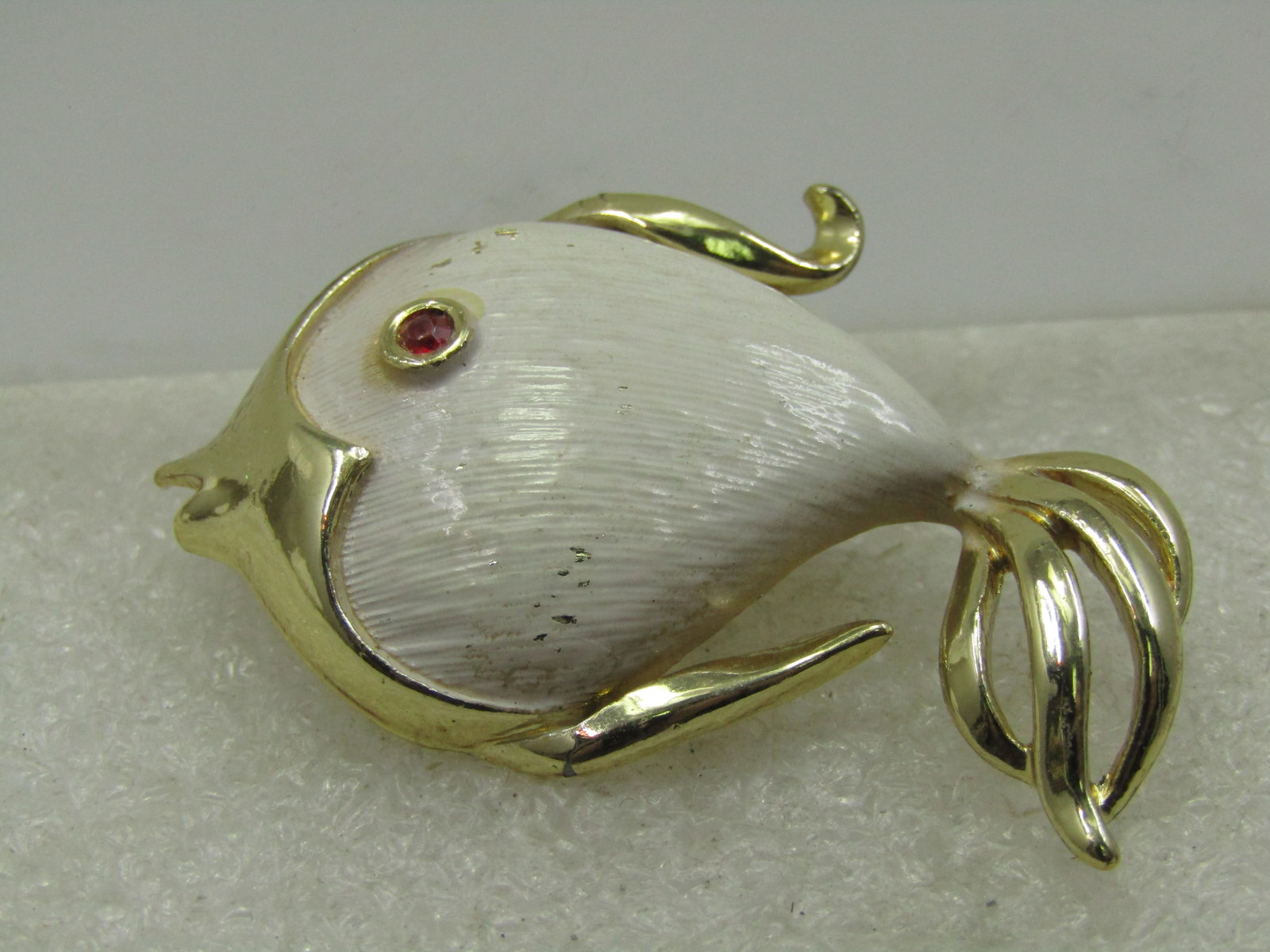 Vintage White Enameled Fish Brooch, Rhinestone Eye 1960's-1970's - 5