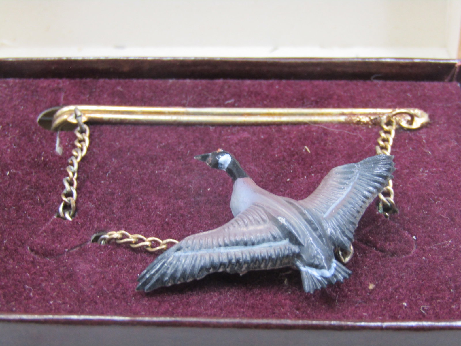 Vintage Goose Tie Bar by Wildlife Miniatures in Box, 2.5": Vintage Goose Tie Bar by Wildlife Miniatures in Box, 2.5" wide and 1.5" tall with brown and black plastic molded goose. , Gold tone tie bar and chain with the goose handing on the chain. 1950's.
