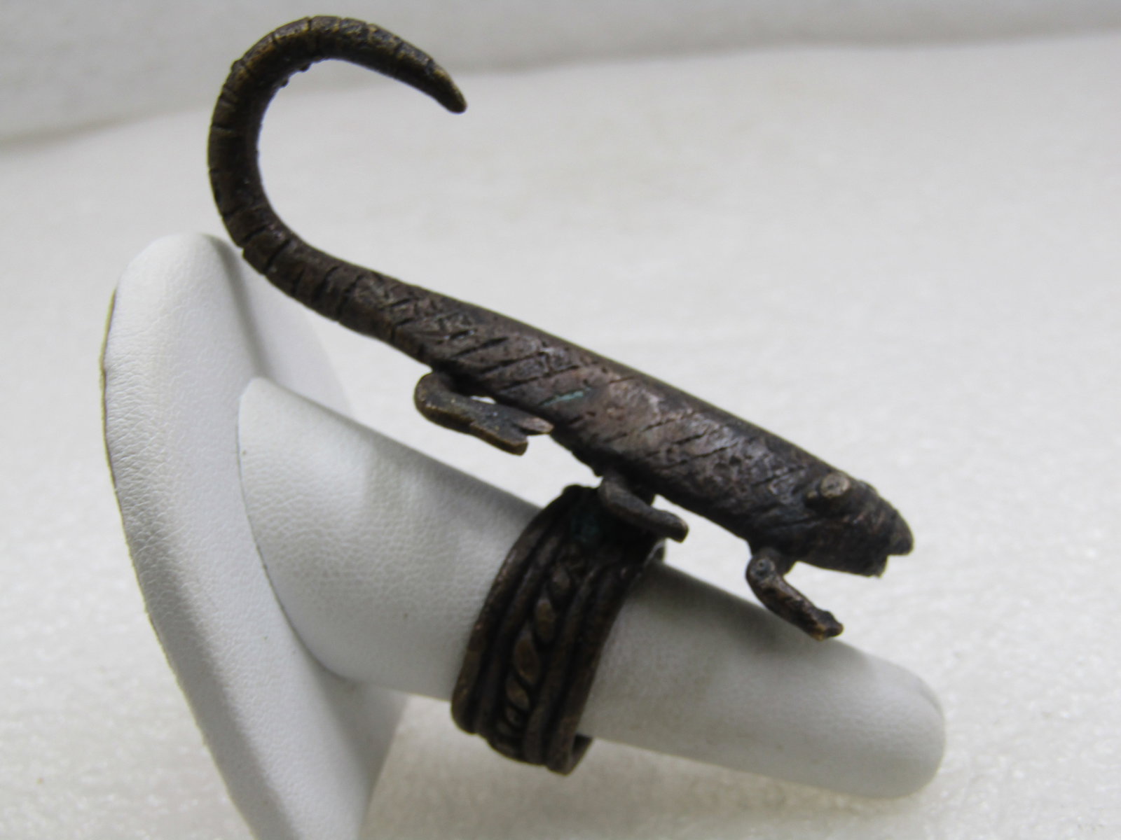 Antique African Tribal Bronze 6 Legged Lizard Ring, Sz. 7.75, Heavy: Antique African Bronze 6 Legged Lizard Ring, Sz. 7.75, Heavy. Unknown creature with six legs and long curled tail 2.75" long and 1.25" wide bronze/brass with a 10.5mm wide band that it is mounted on w