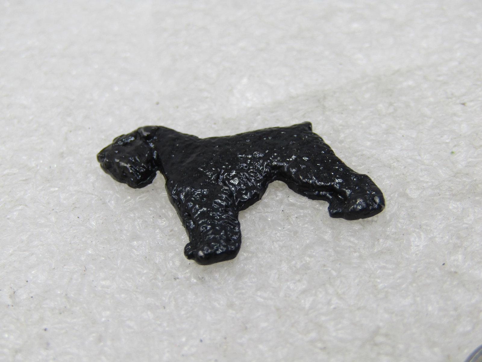 Vintage Black Metal Bouvier Dog Tack Pin 1": Vintage Black Metal Bouvier Dog Tack Pin 1" This is made out of a black metal with either enameling or lacquer on top. It is not signed or marked. Age is estimated at 1970's or after. Very good