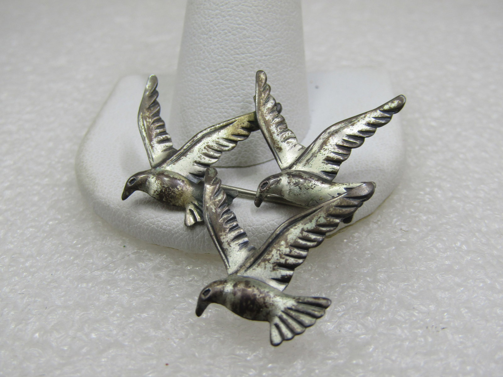 Vintage Beau Sterling Flock of Seagulls Brooch, 1.5". Three seagulls in flights, sterling and appx .: Vintage Beau Sterling Flock of Seagulls Brooch, 1.5" Reserve: $30.00 Shipping:Domestic: Flat-rate of $6.00 to anywhere within the contiguous U.S.International: Foreign shipping rates are determined