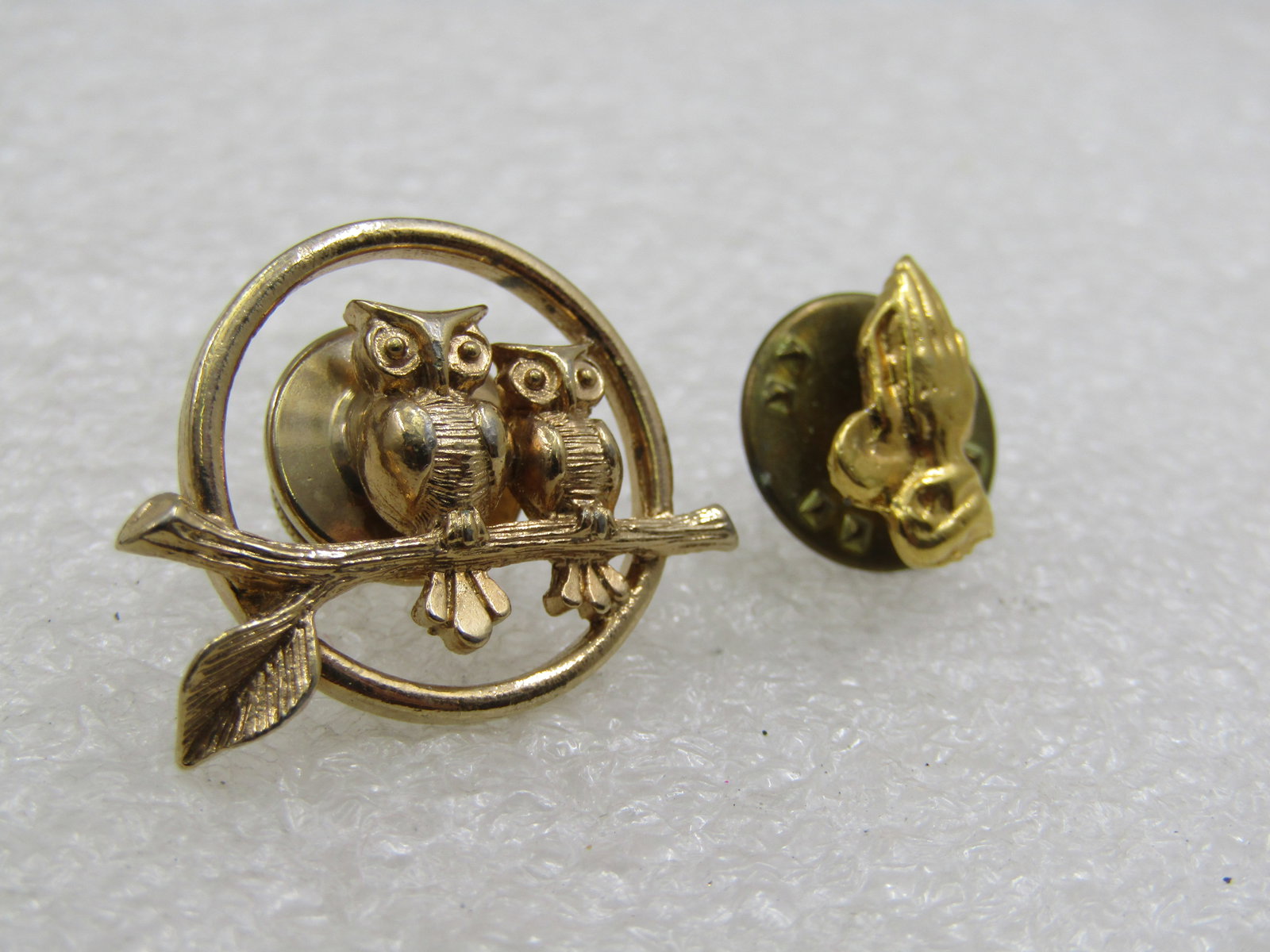 Vntage Avon Owl Tack Pin & Praying Hands Tack Pin - 2
