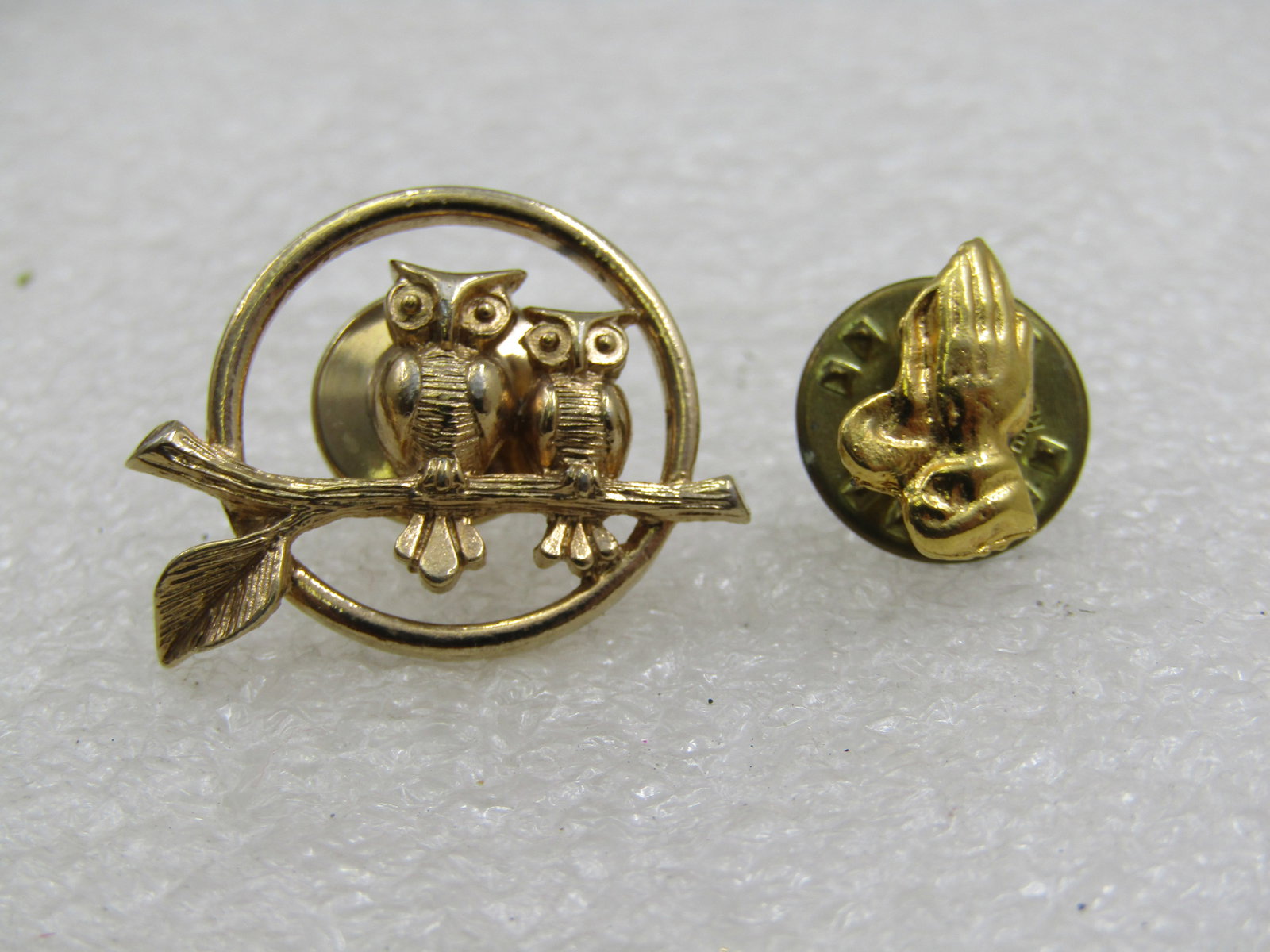 Vntage Avon Owl Tack Pin & Praying Hands Tack Pin - 3