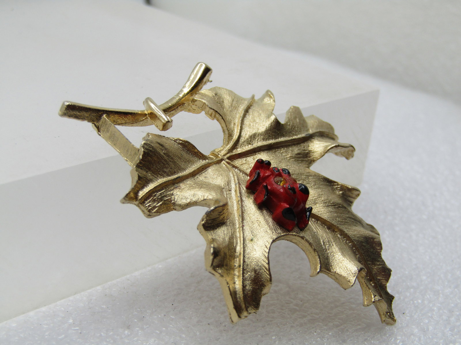 Vintage Lady Bug on Leaf Brooch, Sarah Coventry, 1960's-1970's - 3