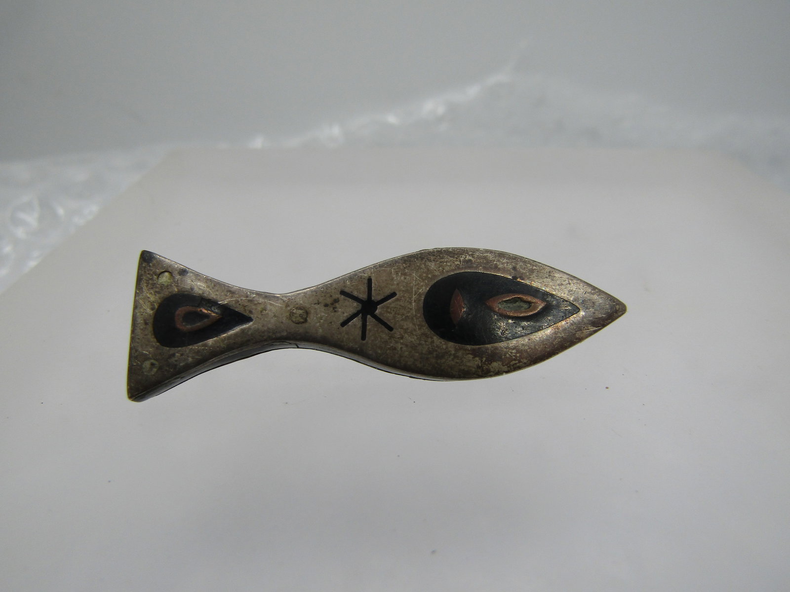 Vintage Inlaid Fish Tie Clasp, 1940's-1950's, Southwestern: Vintage Inlaid Fish Tie Clasp, 1940's-1950's, Southwestern. It is 1-5/8" long and 1/2" at the widest points. Inlaid with black enameling/plastic that is sandwiched in the center with the inlaid