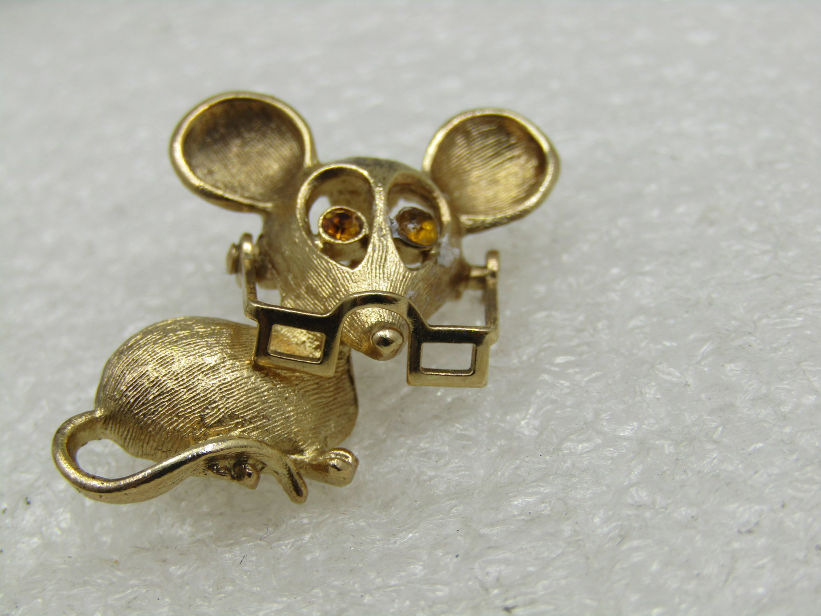 Vintage Mouse Wearing Movable Eyeglasses Brooch, Avon, 1960's-1970's - 3