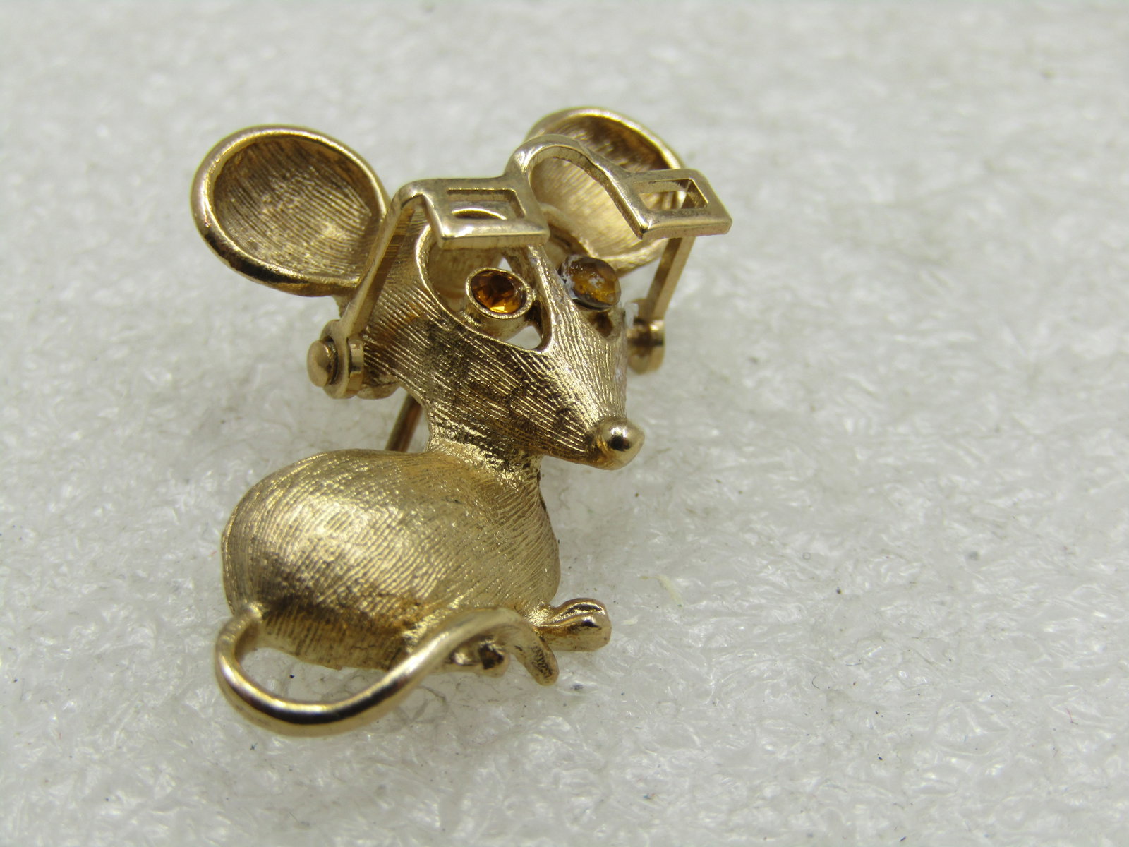 Vintage Mouse Wearing Movable Eyeglasses Brooch, Avon, 1960's-1970's - 4