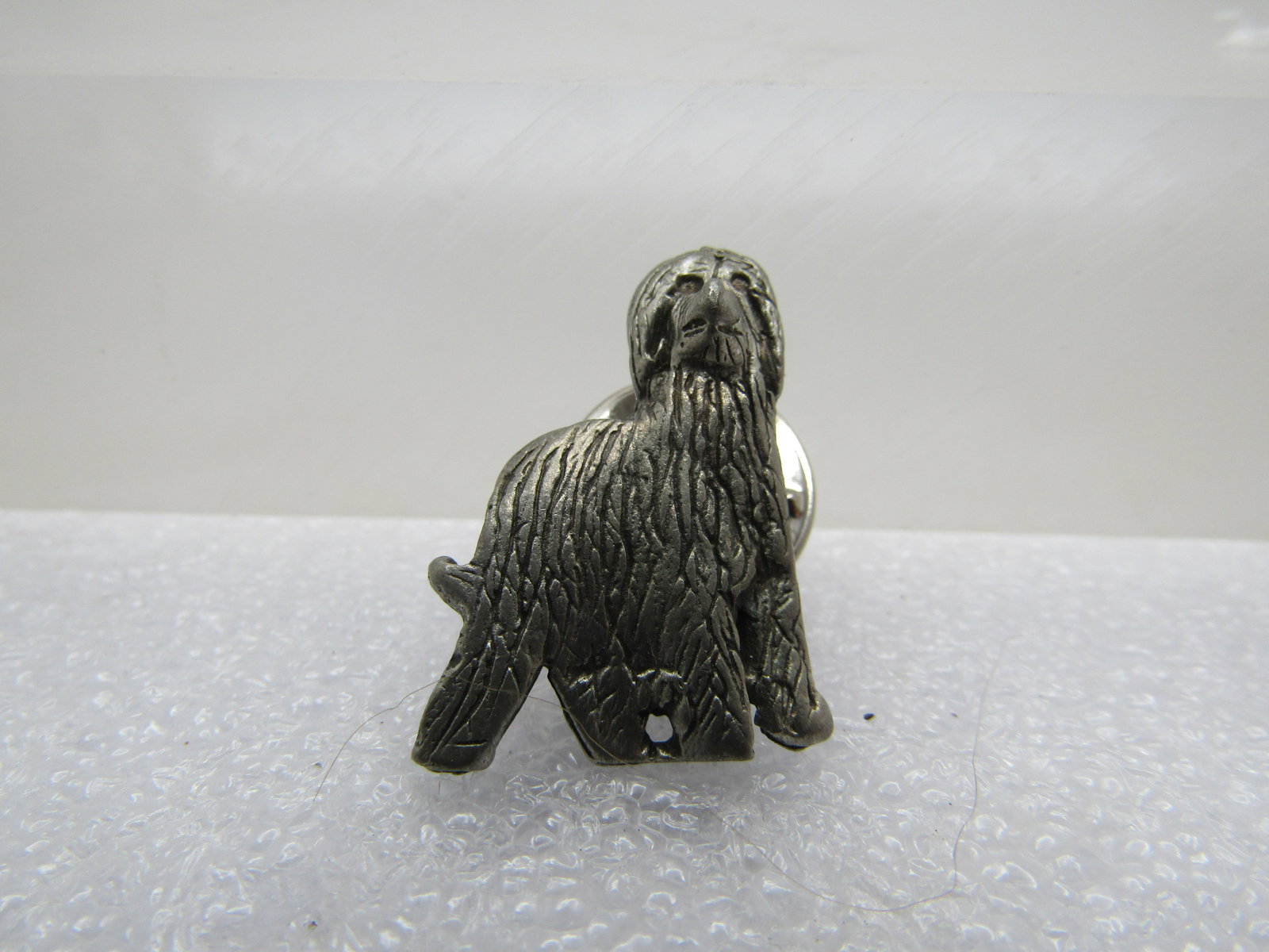 Vintage Afghan Hound Tack Pin, Pewter, 1970's-1980's: intage Afghan Hound Tack Pin, Pewter, 1970's-1980's. Thsi si appx. 1" tall and 1/2" wide. It is not signed or marked. Very good condition with nice detail. (W31523.3 SS11922 J AZ LD 9/14/23) 