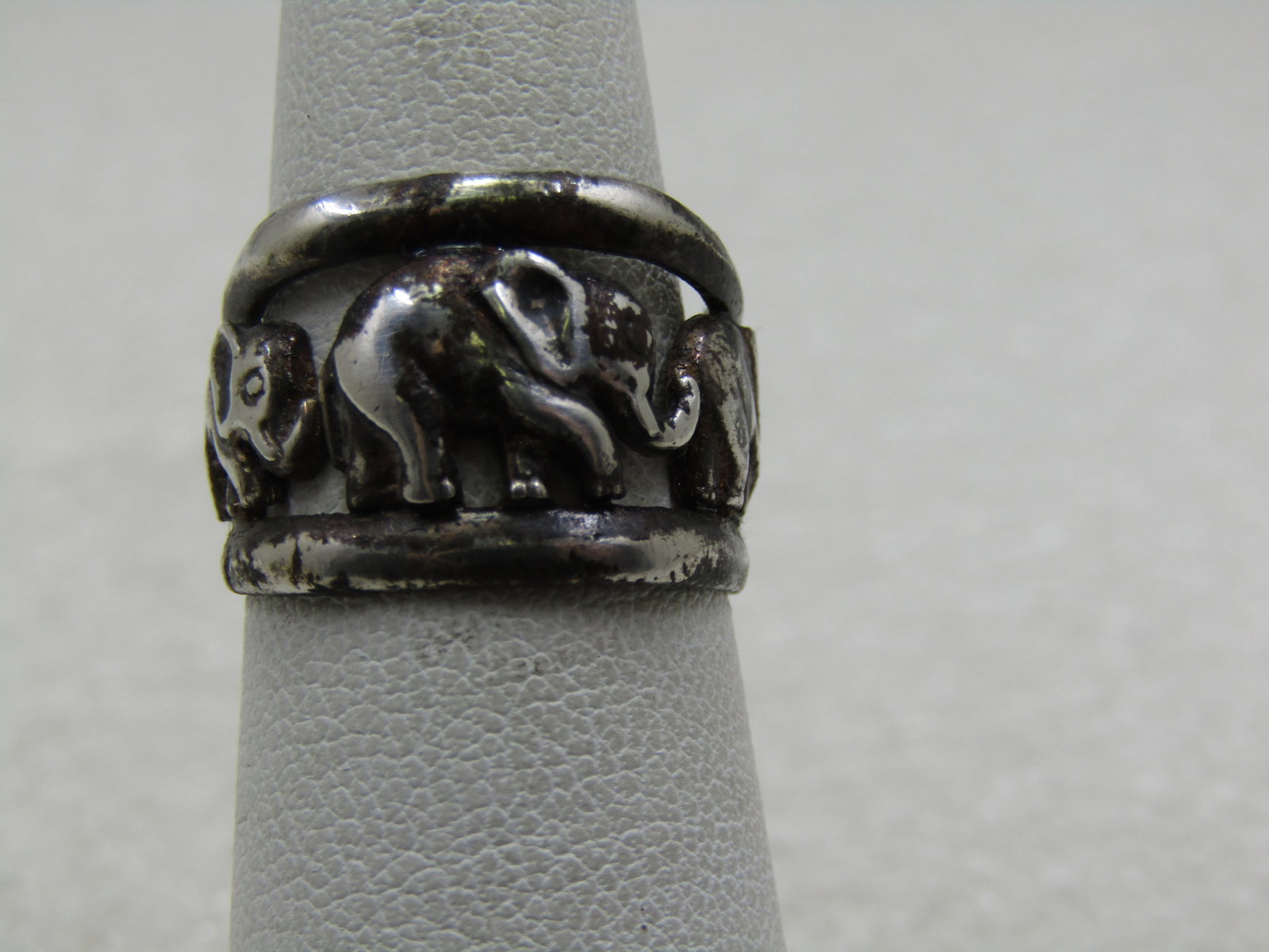Vintage Sterling Silver Elephant Band Ring, Sz. 6 (1 of 6)