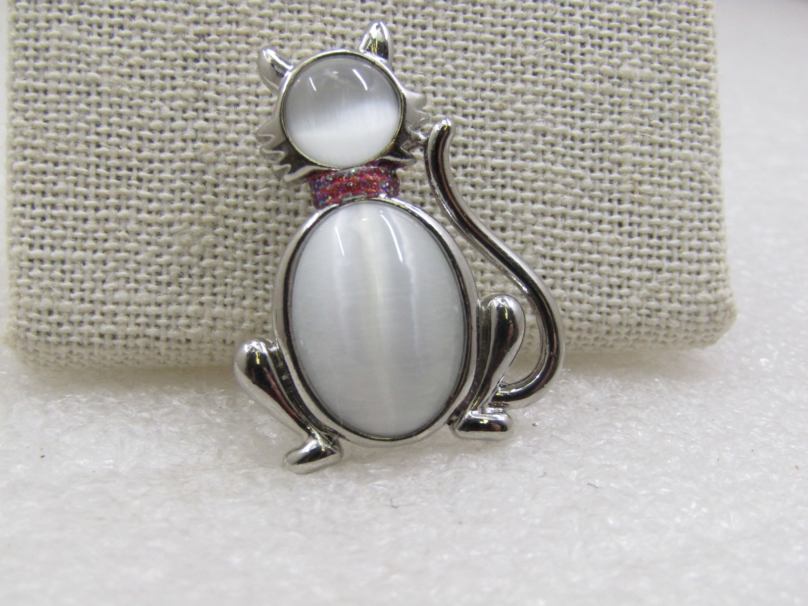 Vintage White Moonstone Cat Brooch, 1.5" by 1". (1 of 5)