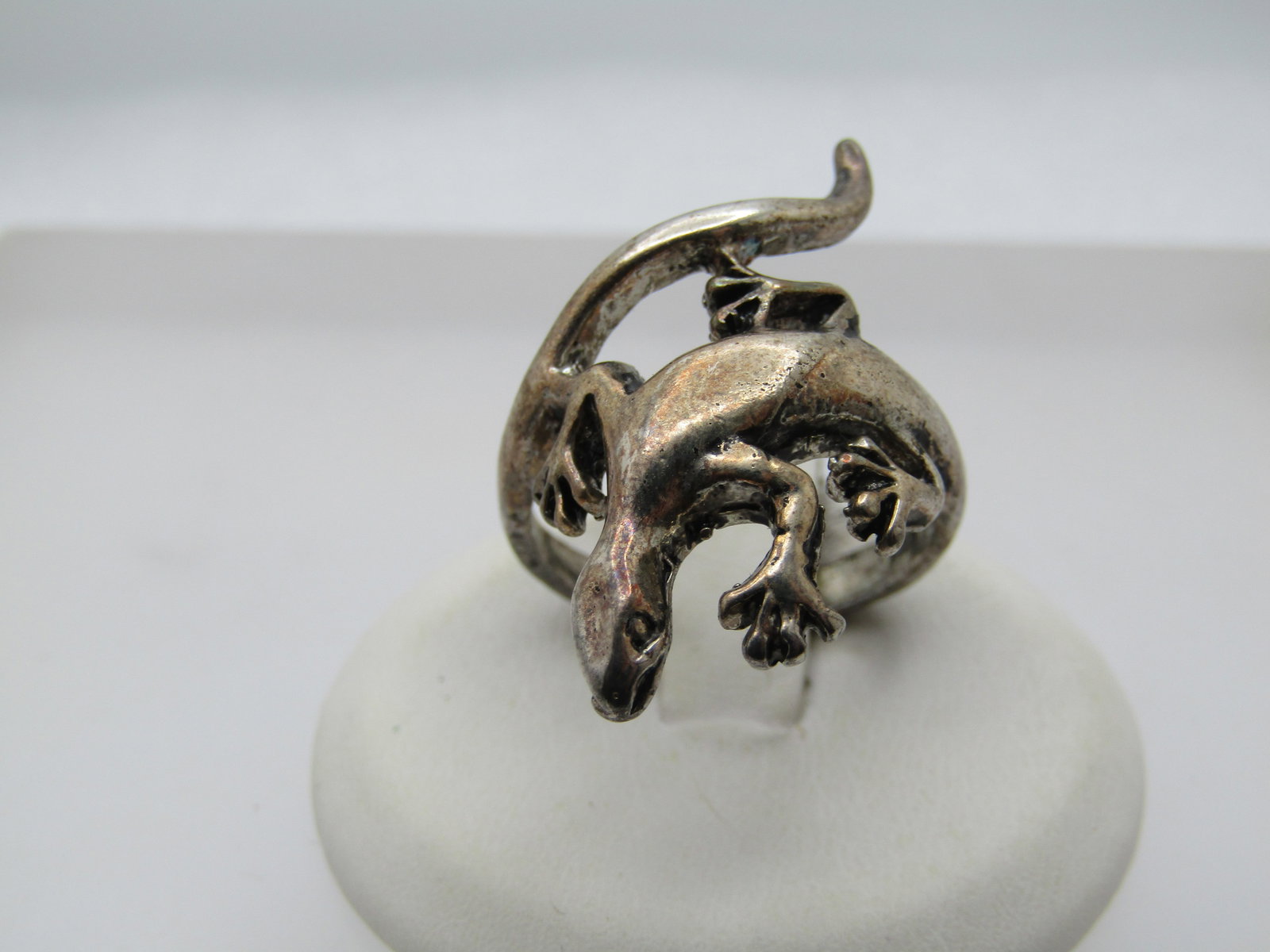 Vintage Silver Tone Lizard Wrapped Ring, Sz. 9, Unisex, 1980's-1990's: Vintage Silver Tone Lizard Wrapped Ring, Sz. 9, Unisex, 1980's-1990's. Silver tone lizard that wraps around the finger and is appx. 1.25" down the finger and crosses over and around the finger. The