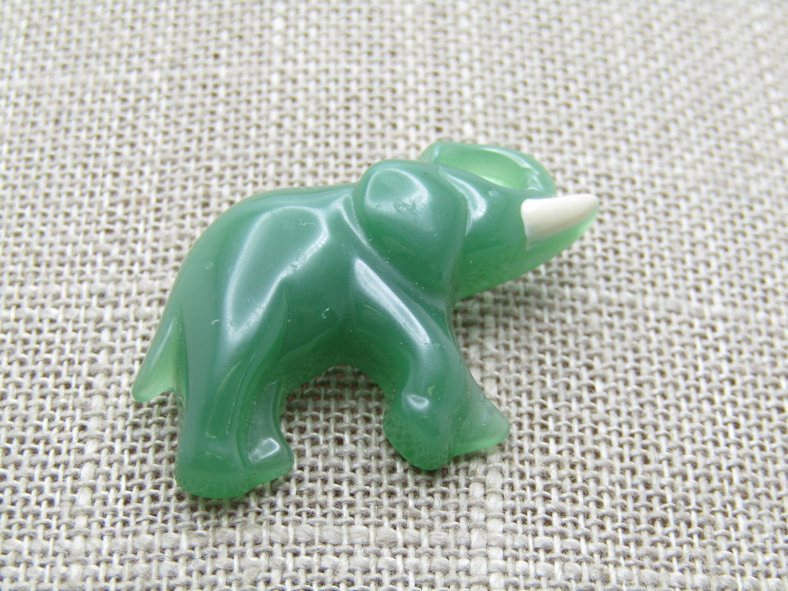 Vintage Avon Elephant Tie Tack/Tack Pin, 1970's (1 of 5)
