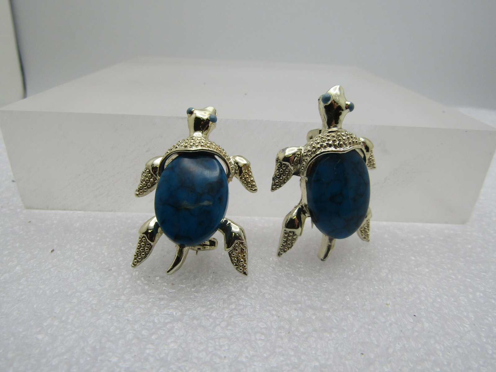 Vintage Pair of Faux Turquoise Sea Turtle Brooches, Scatter, Signed Gerry's 1960's (1 of 4)