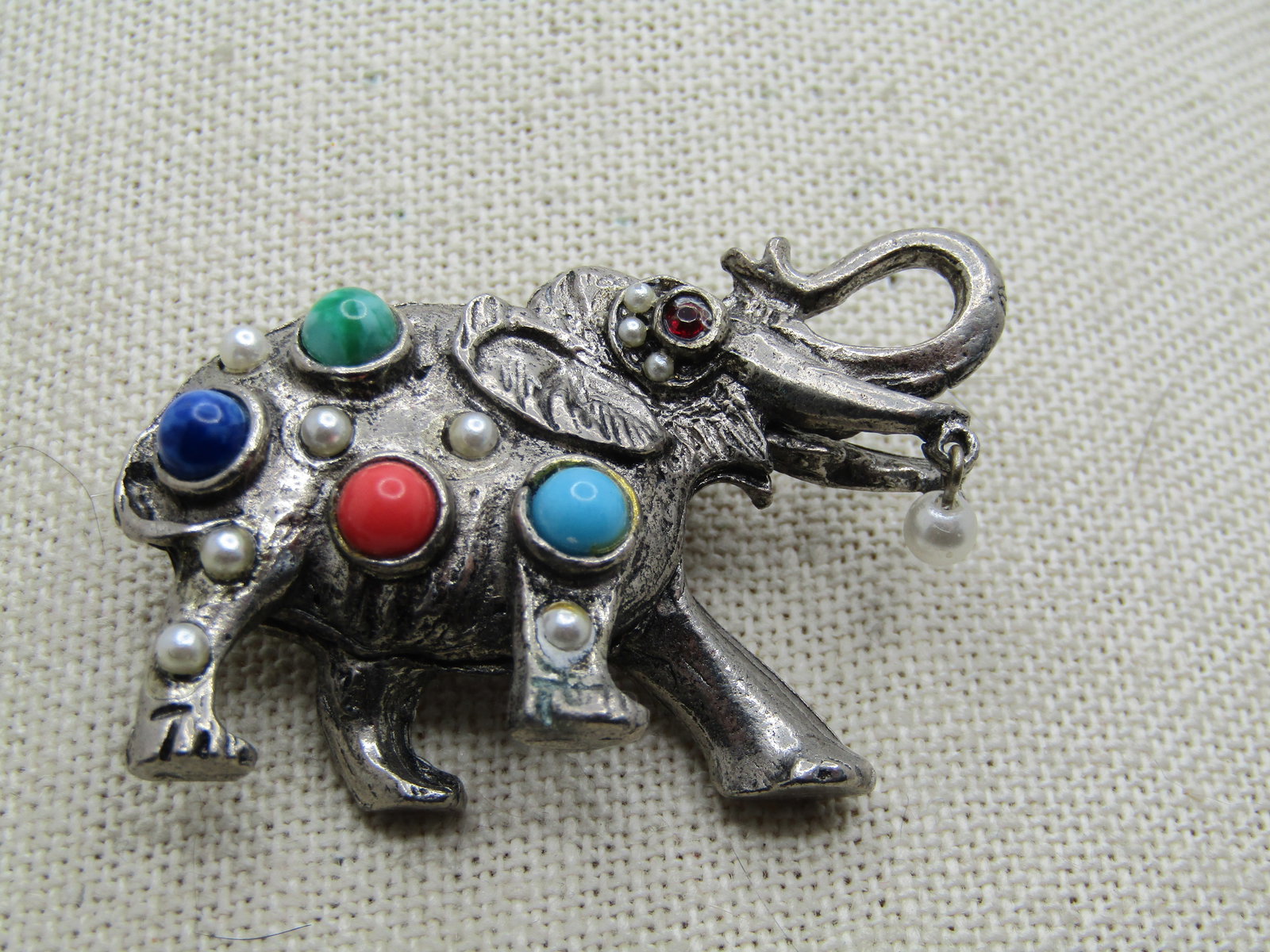 Vintage Silver Plated Elephant Brooch with Beads, 2" by 1.25". 3-D (1 of 5)