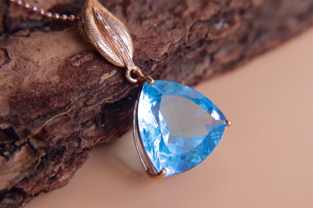 18K Gold Topaz Pendant - 2