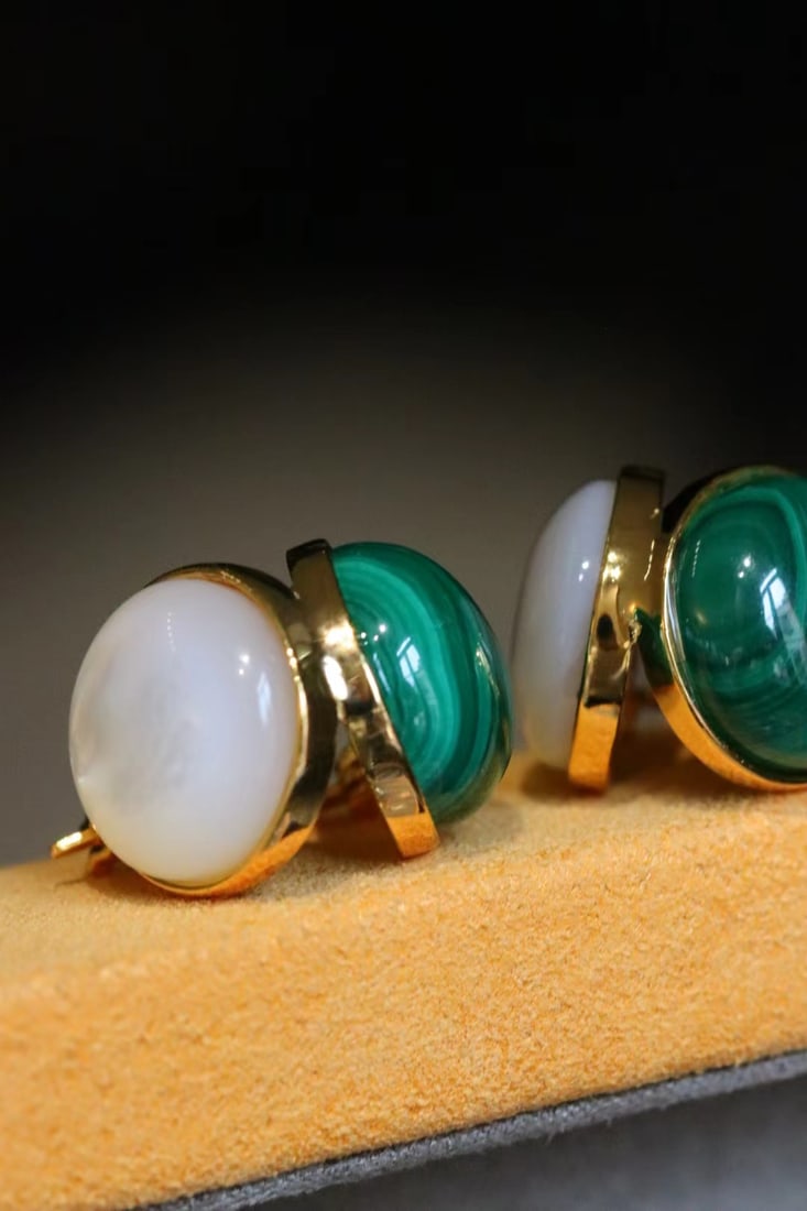 Silver-plated natural white shell and peacock stone stud earrings - 3