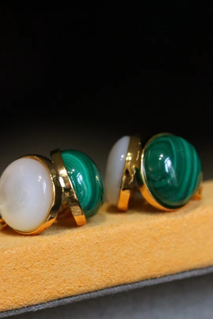 Silver-plated natural white shell and peacock stone stud earrings - 4