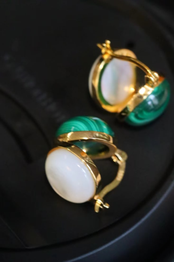 Silver-plated natural white shell and peacock stone stud earrings - 5