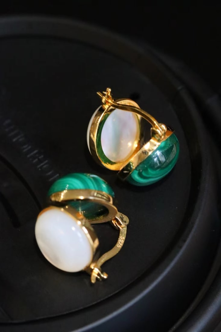 Silver-plated natural white shell and peacock stone stud earrings - 6