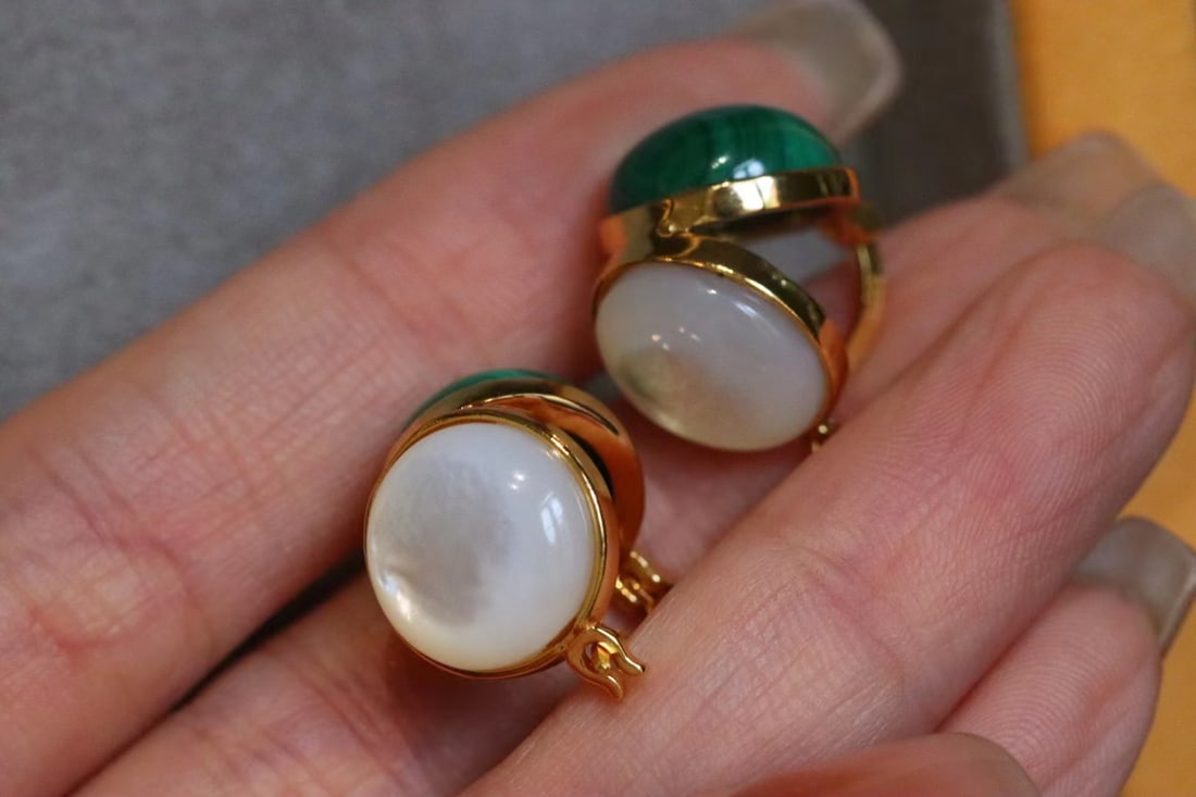 Silver-plated natural white shell and peacock stone stud earrings - 7