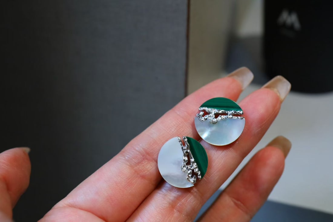 White mother of pearl peacock stone earrings - 3