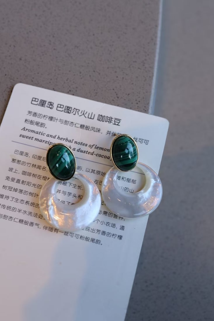 925 silver plated with 18k gold, white mother of pearl and peacock stone earrings: Title: 925 silver plated with 18k gold, white mother of pearl and peacock stone earrings Description: This earring is based on an 18K gold plating, presenting a perfect combination of natural white