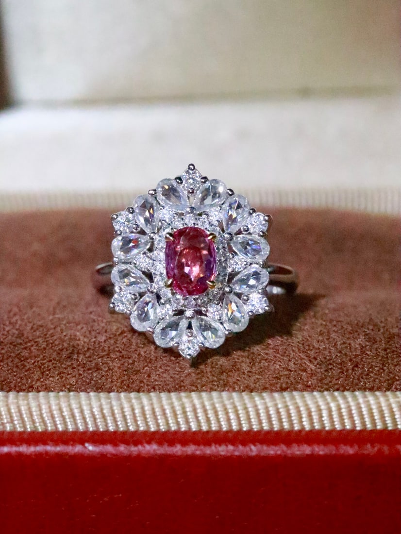 18K Gold Natural Padparadscha Sapphire Ring: Title: 18K Gold Natural Padparadscha Sapphire Ring Description: This Padparadscha ring is stunning and eye-catching, perfectly blending sparkling diamonds with vibrant Paparacha, showcasing a