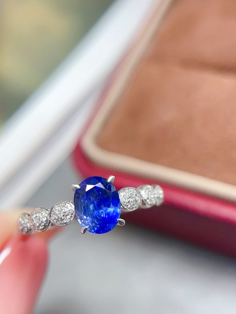 18K gold sapphire ring (1 of 5)