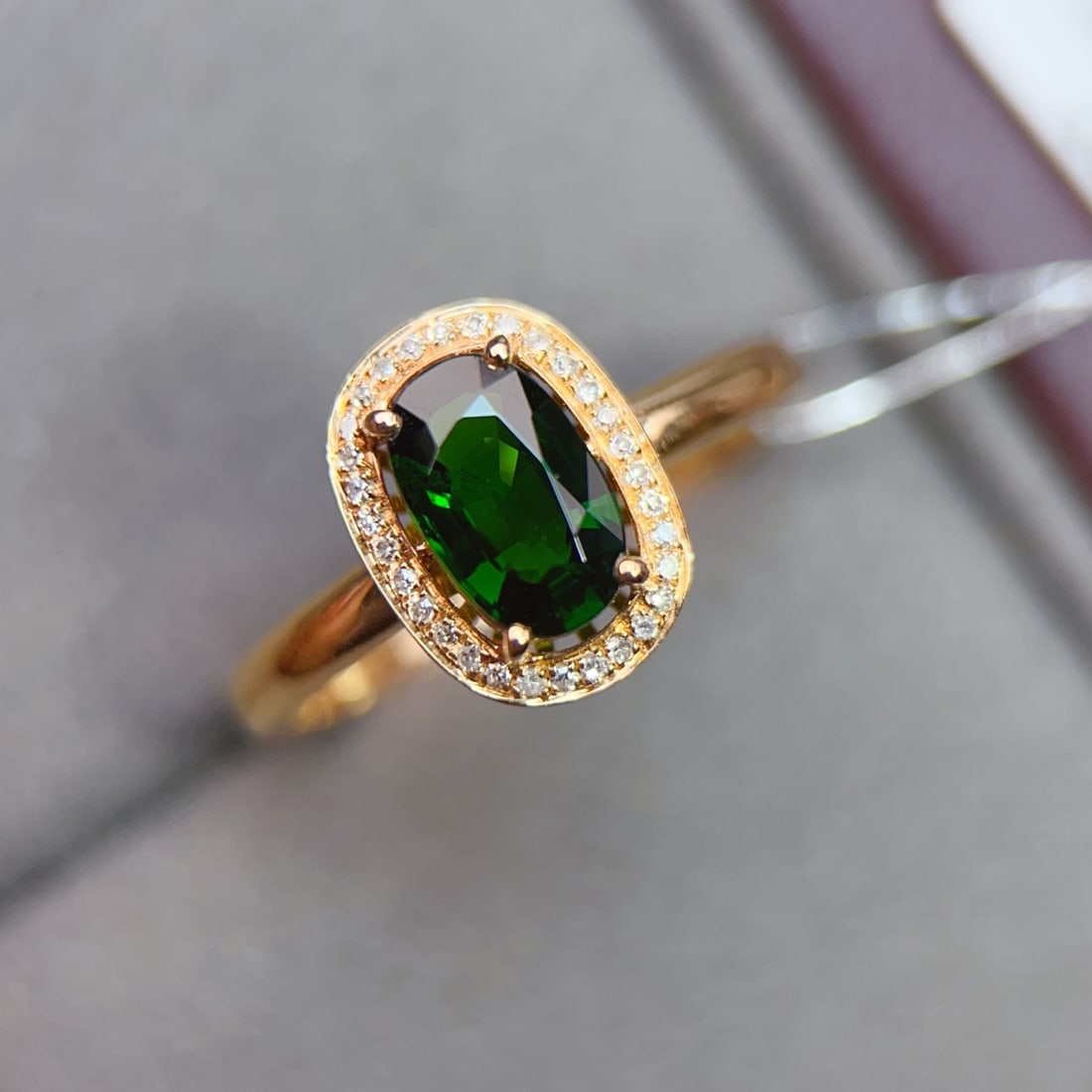 18K Gold Diamond and Tourmaline Ring: Title: 18K Gold Diamond and Tourmaline Ring Description: The exquisite colors of the beryl display unparalleled elegance in the interplay of light and shadow, perfectly complementing the wearer's
