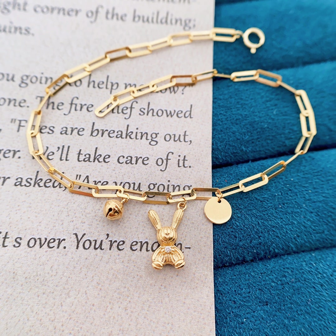 18K gold diamond rabbit bracelet, adjustable: Title: 18K gold diamond rabbit bracelet, adjustable Description: This 18K gold diamond rabbit bracelet is an excellent choice for a sweet style with its unique design and exquisite craftsmanship. The