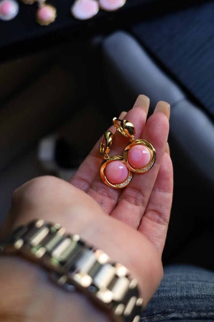 Natural queen conch shell earring.: Title: Natural queen conch shell earring. Description: These earrings are made mainly from natural queen conch shell, emitting a high-end pink tone, soft and elegant like rouge. Whether for daily