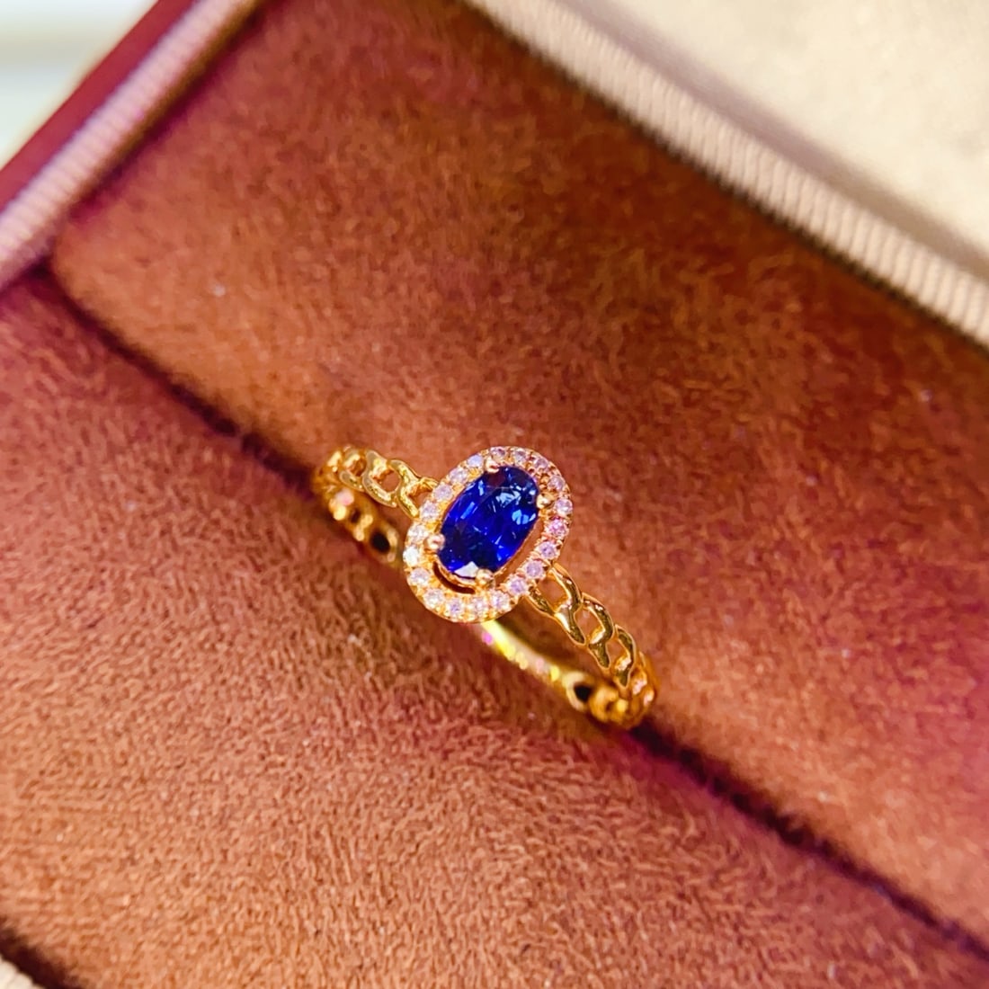 18K gold diamond-set sapphire ring - 4
