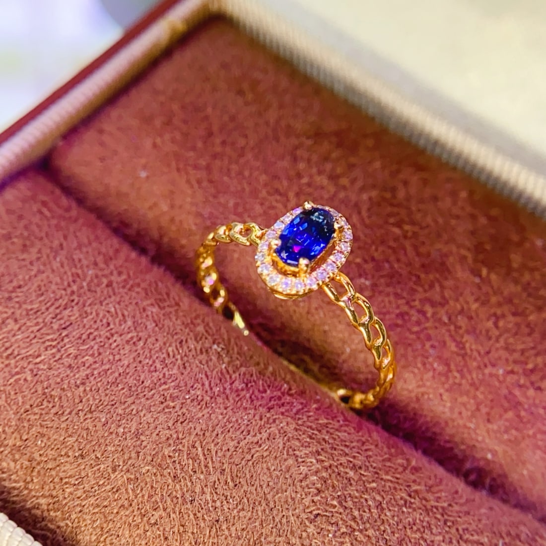 18K gold diamond-set sapphire ring - 5