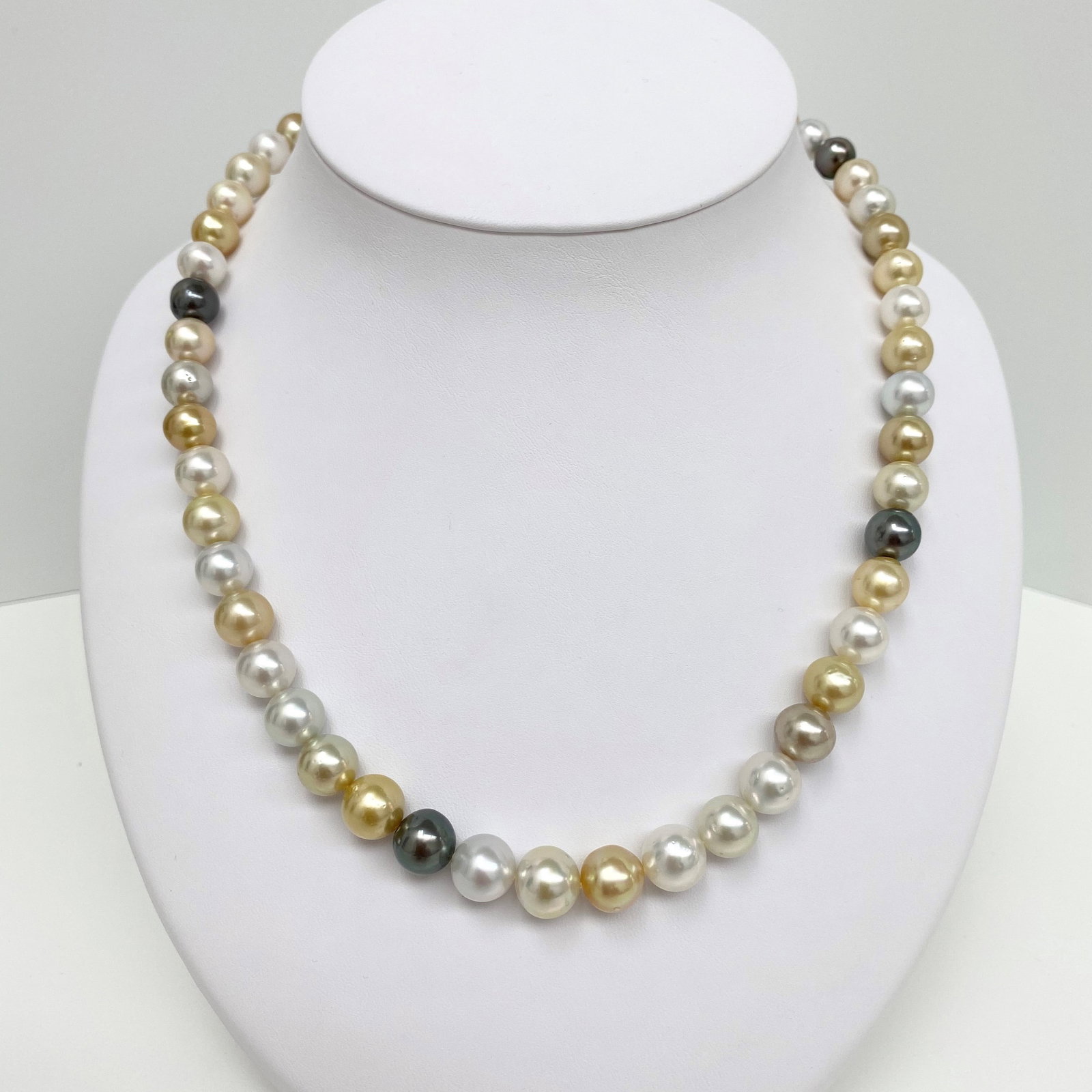 8-10mm South Sea White and Gold and Tahitian Near-Round Pearl Necklace with 14k Clasp: Title: 8-10mm South Sea White and Gold and Tahitian Near-Round Pearl Necklace with 14k ClaspDescription:AAA Quality, Mix South Sea White and Golden with Tahitian Near-Round Pearl Necklace, 45 pearl