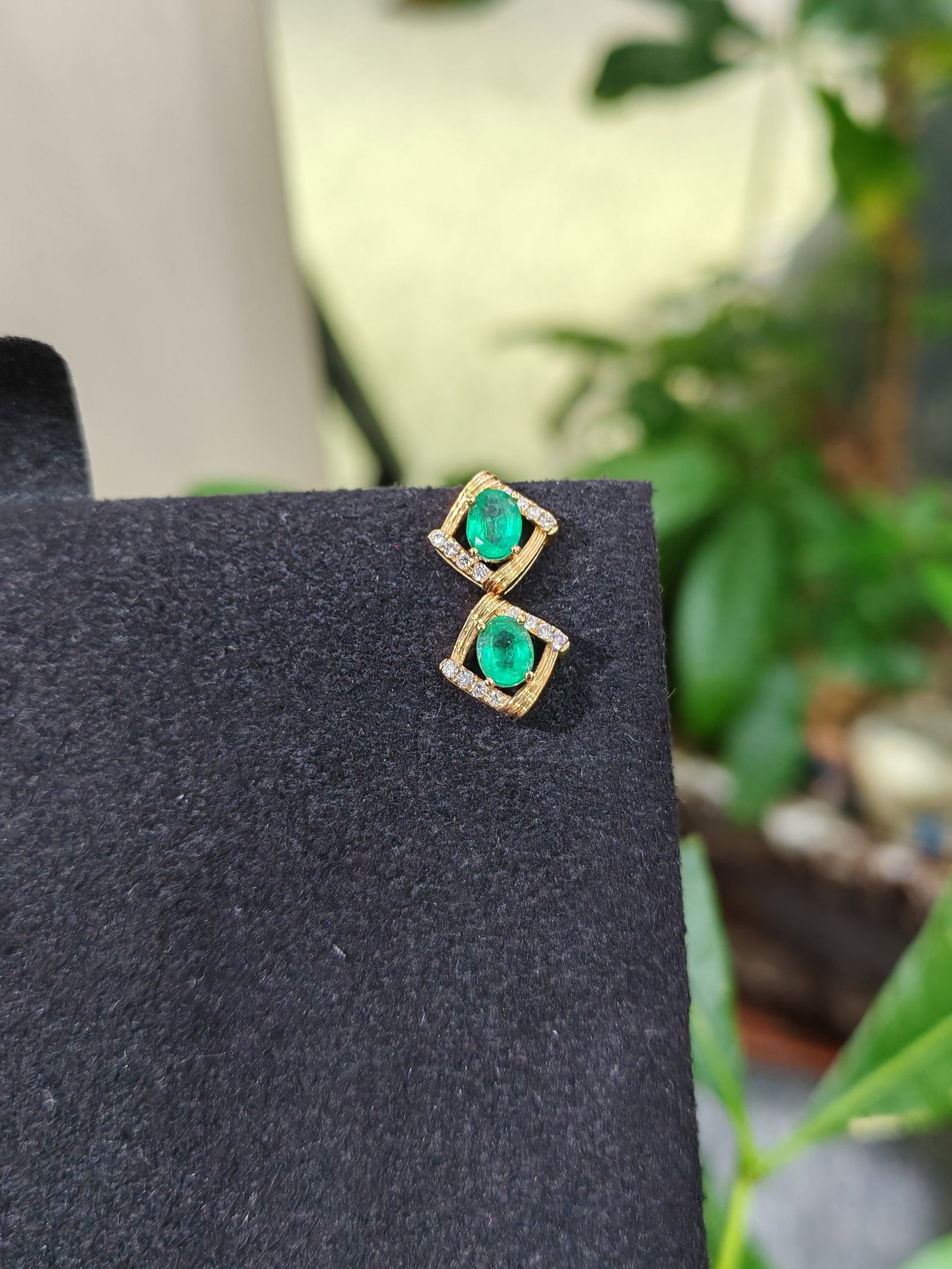 18K gold emerald stud earrings - 2