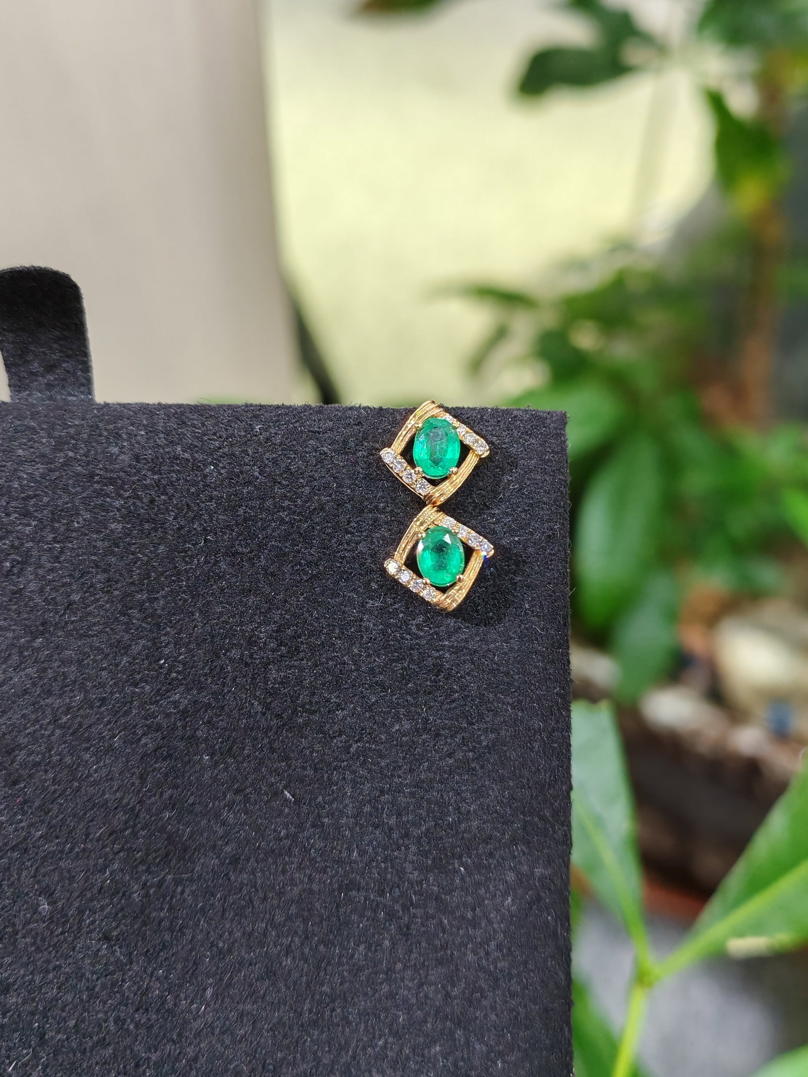 18K gold emerald stud earrings - 3