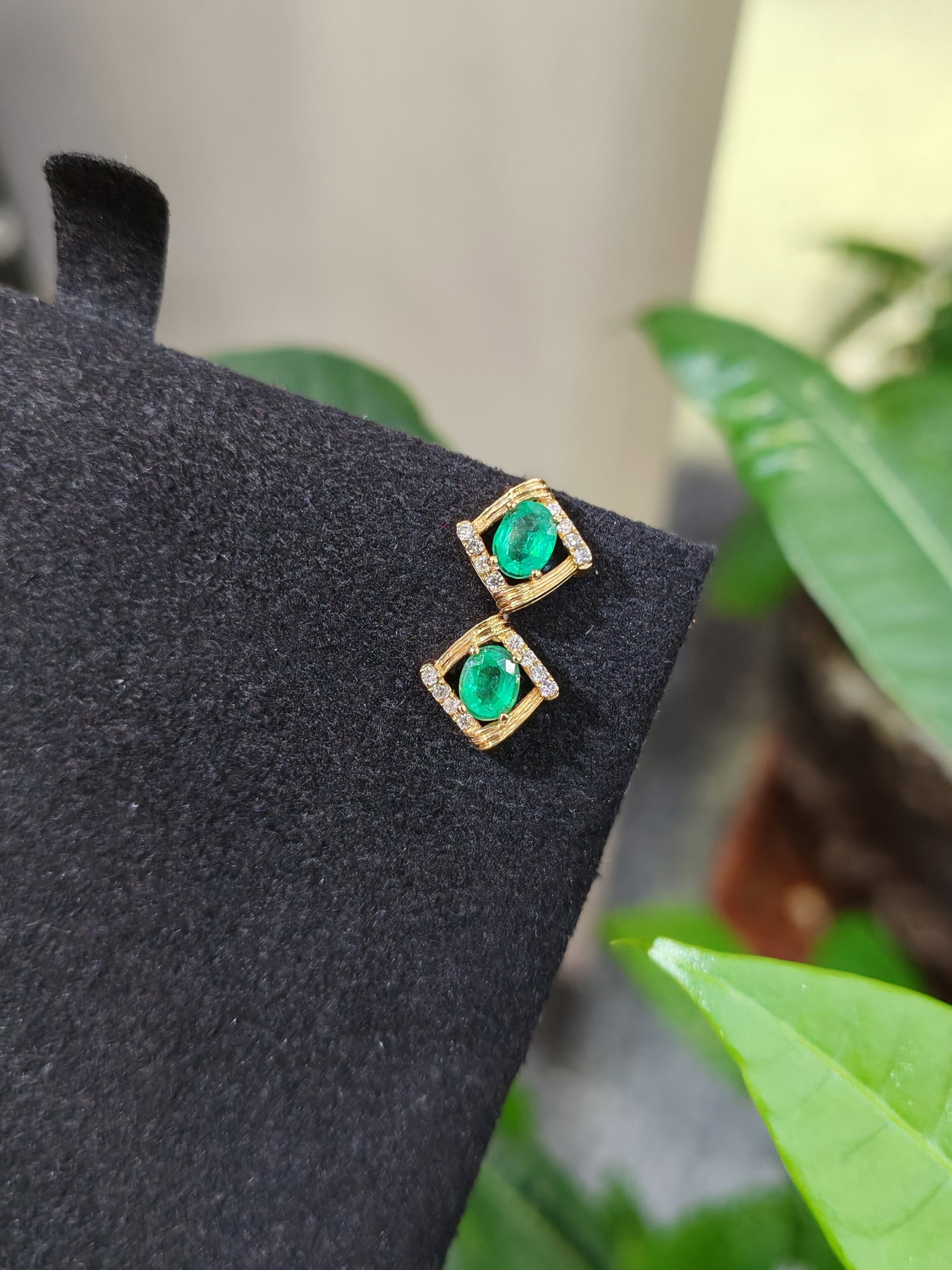 18K gold emerald stud earrings - 4