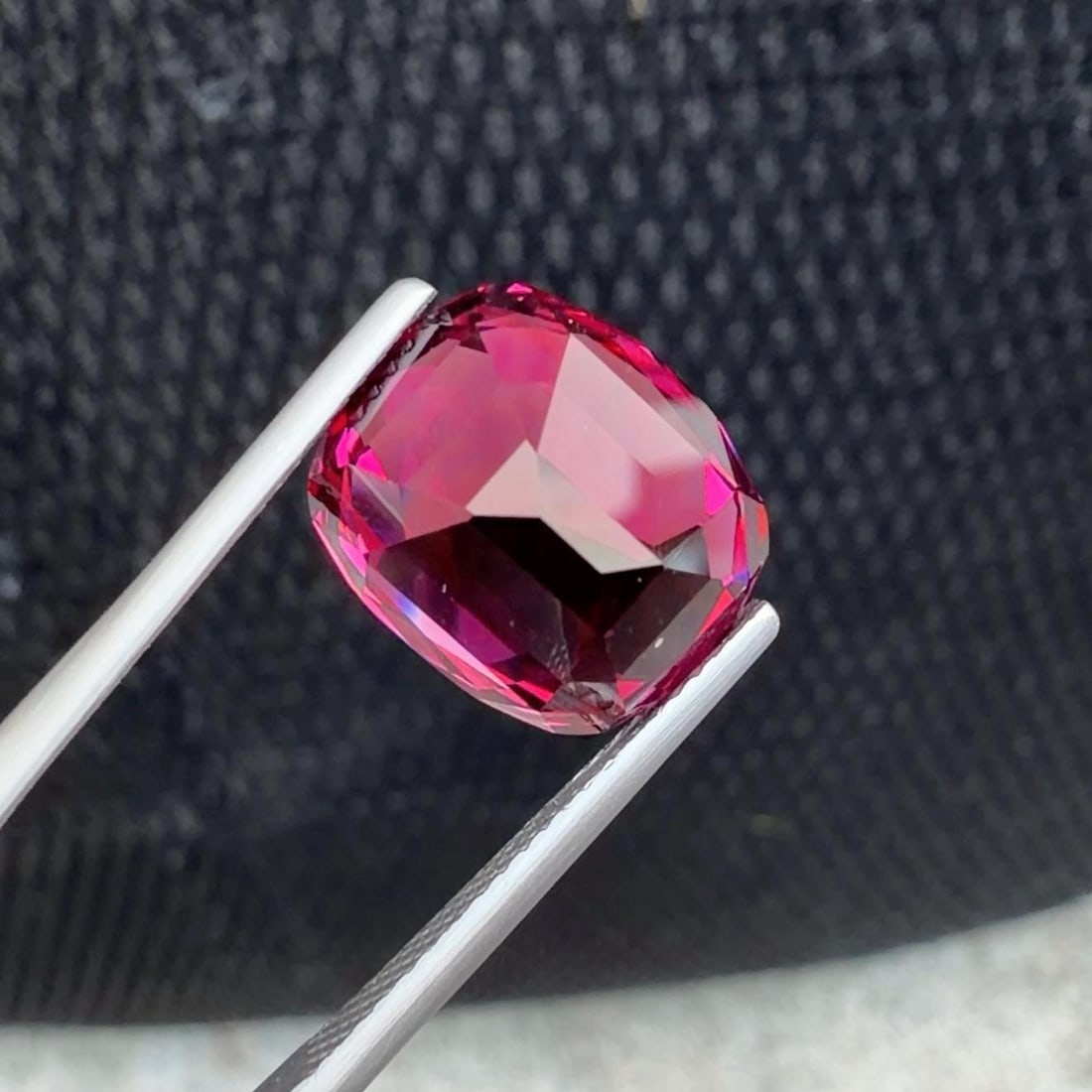 Natural Raspberry Pink Sparkly Garnet Cushion Cut Loose Gemstone From Tanzania, 12.57 Carat: Title:Natural Raspberry Pink Sparkly Garnet Cushion Cut Loose Gemstone From Tanzania, 12.57 Carat Description:Materials: Gemstone: Garnet Carat weight: 12.57 • Weight : 12.57 Carat • Dimen