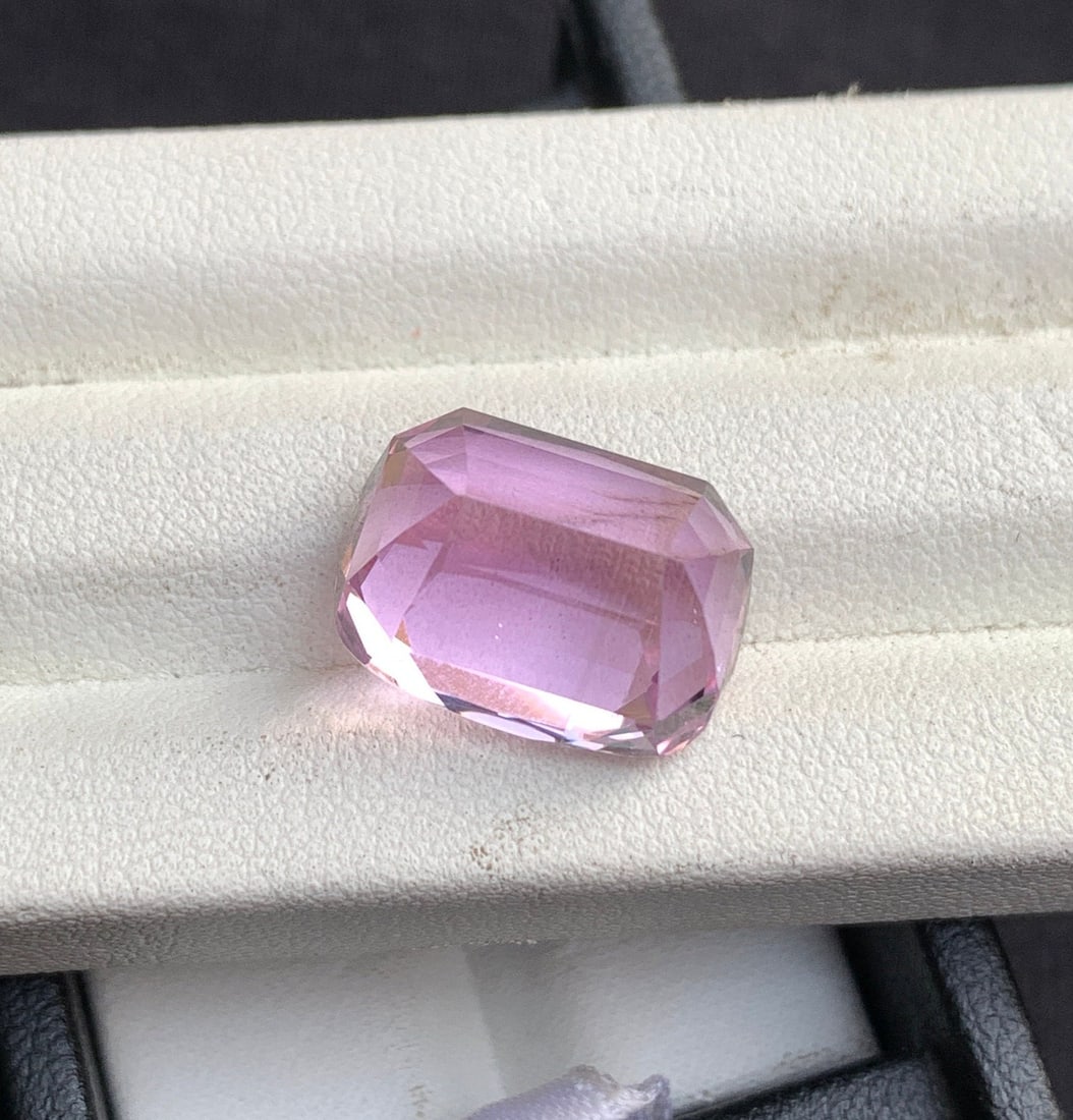 Lilac Pink Kunzite Gemstone: 14.35 ct Faceted cushion cut - 5