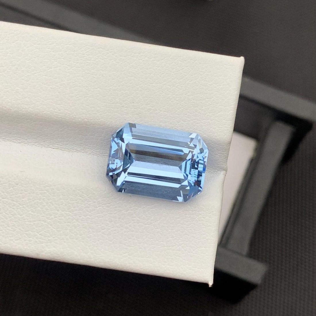 Santa Maria Blue Aquamarine Gemstone: Emerald Cut, 5.95 Carat - 8