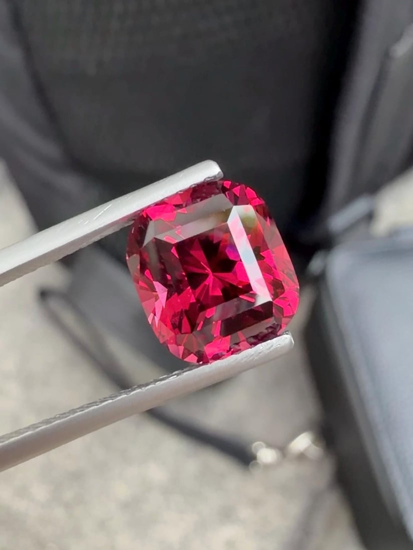 Tanzania Bloody Reddish Pink Garnet Gemstone: Cushion Cut, 4.76 Carat - 3